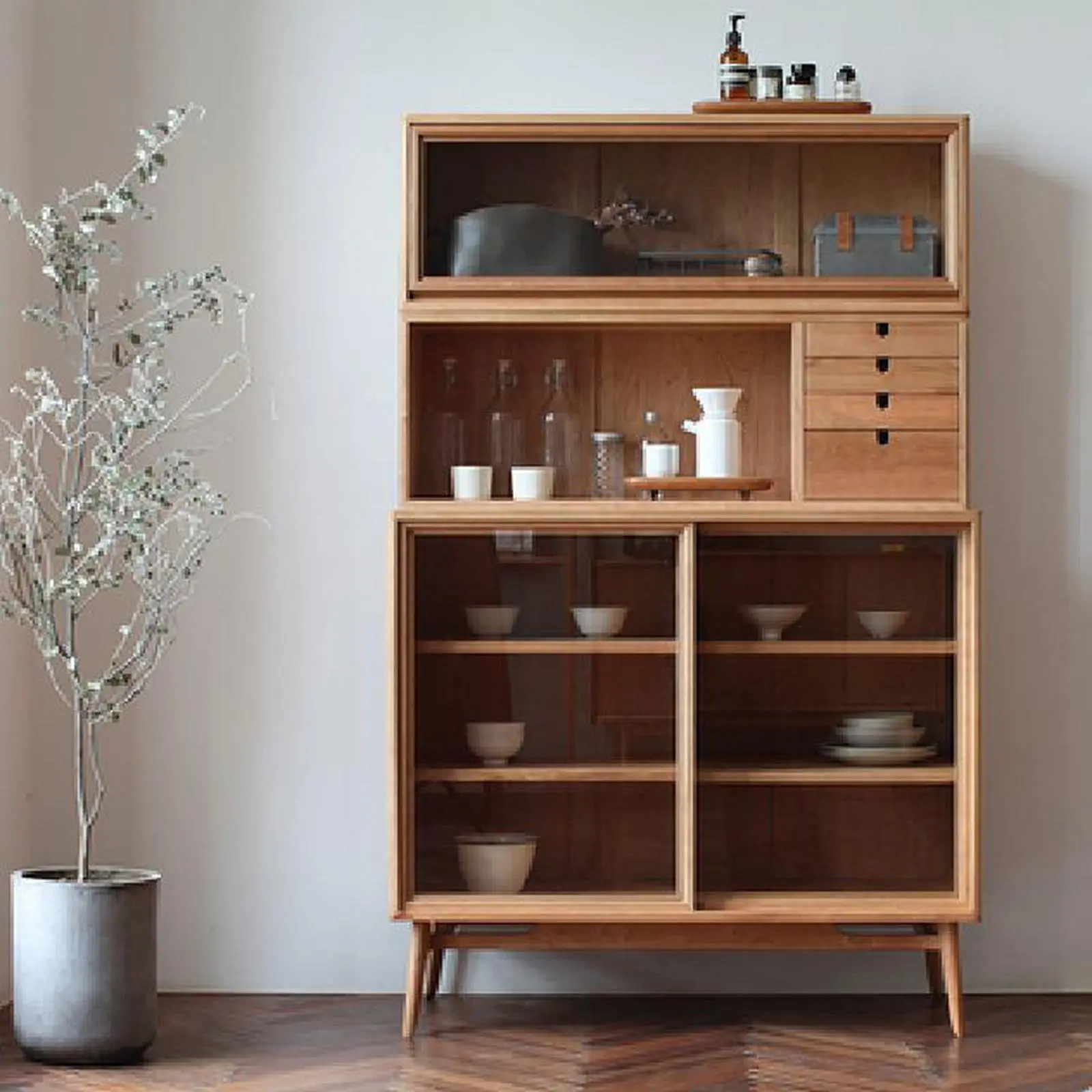 Rak piring retro terbaru bufet piring tinggi terbaik Indonesia Furniture