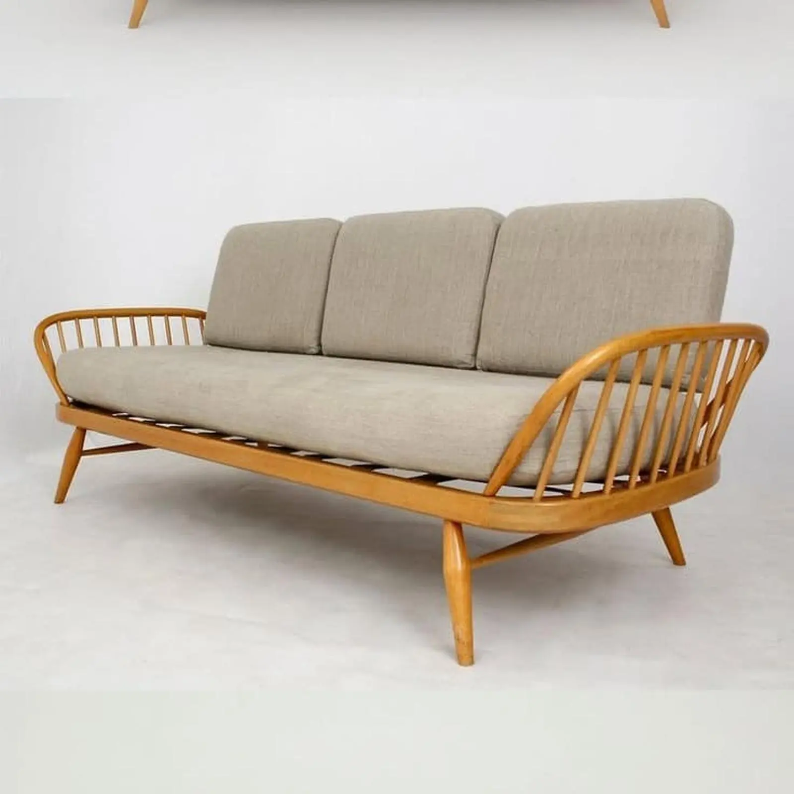 Bangku santai terbaru kayu jati kursi santai dudukan busa Indonesia Furniture 2 Bangku santai terbaru kayu jati kursi santai dudukan busa Indonesia Furniture