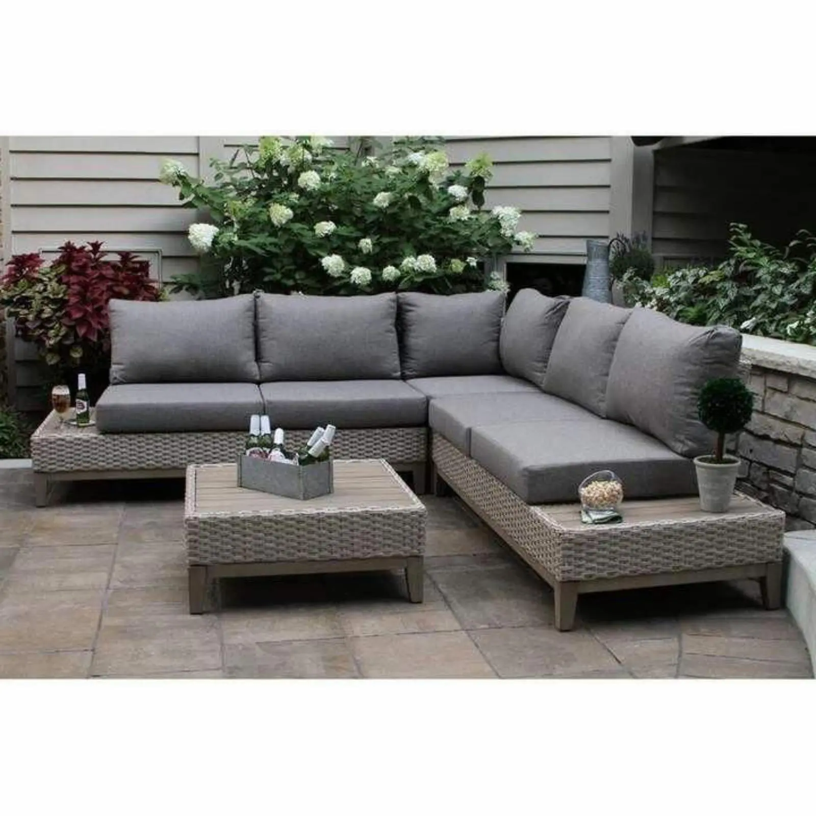Kursi sofa outdoor rotan sintetis bantalan tebal Indonesia Furniture